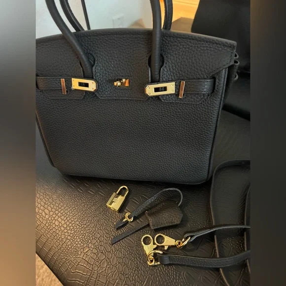 Full-Grain Leather Bag with Lychee Print - Picture 2 of 4